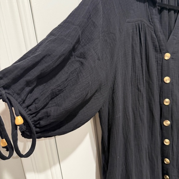 NEW Boutique Dress with Buttons and Pockets - Picture 3 of 7